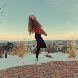 Meet your Posher, Hailey